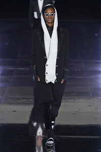balmain-men-fall-2019-paris-fashion-week-pfw-009(1).thumb.jpg.28b1b4c687375e45048b7a0b0fb8f4f8.jpg