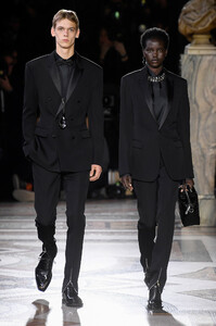 berluti-men-fall-2019-paris-fashion-week-pfw-047(1).thumb.jpg.1ba186727f10ae7f9851c141cc4cebaf.jpg