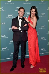 bradley-cooper-adriana-lima-celebrate-pilots-watches-at-iwc-schaffhausen-gala-2019-03.thumb.JPG.a50d65aa0528f76c463edaf028c3d996.JPG