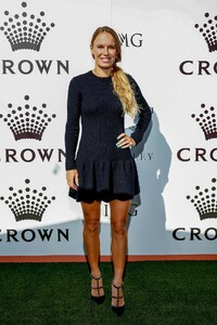 caroline-wozniacki-crown-img-tennis-party-in-melbourne-01-13-2019-1.jpg