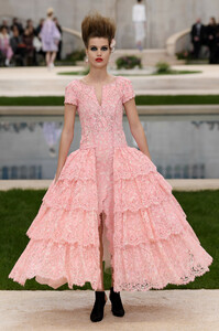 chanel-couture-spring-2019-paris-fashion-week-pfw-060(1).thumb.jpg.2712eaa9af24a0a00d752b24081f7247.jpg