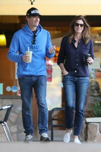 cindy-crawford-and-rande-gerber-at-sunlife-organics-in-los-angeles-01-19-2019-3.jpg