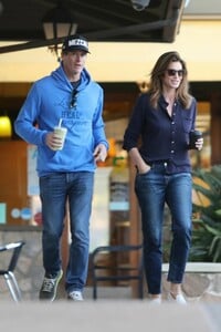 cindy-crawford-and-rande-gerber-at-sunlife-organics-in-los-angeles-01-19-2019-4.jpg