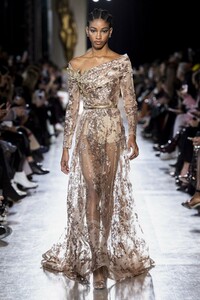 defile-elie-saab-printemps-ete-2019-paris-look-42.thumb.jpg.8c016fa10e33d0dc4954e07e65970645.jpg