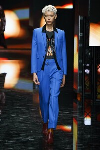 defile-neil-barrett-automne-hiver-2019-2020-milan-look-48.thumb.jpg.f881f031f2476d704171680460862349.jpg