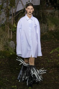 defile-off-white-automne-hiver-2019-2020-paris-look-6.thumb.jpg.e720c2a645dce28bd23c4e3a3a27dc04.jpg