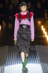 defile-prada-automne-hiver-2019-2020-milan-look-34.thumb.jpg.3326b8af8fa337097d7fa9ec4d98dc08.jpg