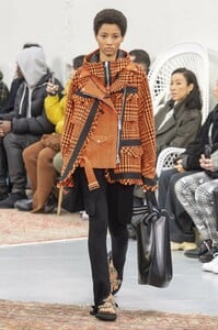 defile-sacai-automne-hiver-2019-2020-paris-look-49.thumb.jpg.370ee2d4c3aabbfbf32e221a471d1b94.jpg