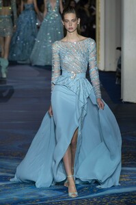 defile-zuhair-murad-printemps-ete-2019-paris-look-17.thumb.jpg.ba00aa0fbb4c0b425f0bc202508dd1b5.jpg