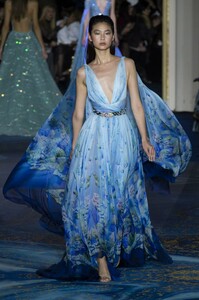 defile-zuhair-murad-printemps-ete-2019-paris-look-20.thumb.jpg.1d6211e05afcb8307d881f3fdb1aba4e.jpg