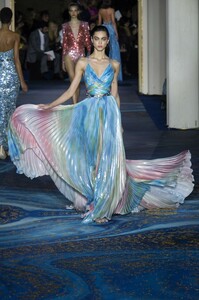defile-zuhair-murad-printemps-ete-2019-paris-look-27.thumb.jpg.d218d518c703c498ec90437c7261ee01.jpg