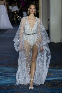 defile-zuhair-murad-printemps-ete-2019-paris-look-48.thumb.jpg.9ca71f4fe2e5e4e8e40ea8ead5ea6dab.jpg