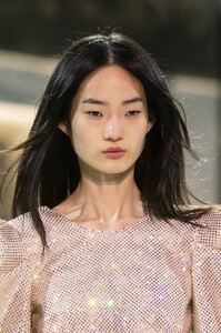detail-defile-alexandre-vauthier-printemps-ete-2019-paris-detail-44.thumb.jpg.c9e0ff92dc4f045e85f8c5017a00794d.jpg