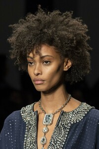 detail-defile-azzaro-couture-printemps-ete-2019-paris-detail-34.thumb.jpg.95b754113824acc5eb657c2b023f87e4.jpg
