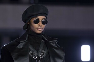 detail-defile-balmain-homme-automne-hiver-2019-2020-paris-detail-181.thumb.jpg.d2ce65514aac8236ab44e891a95fd92f.jpg