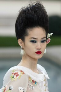 detail-defile-chanel-printemps-ete-2019-paris-detail-15.thumb.jpg.d9420b75fe8145f55cb32b37de4922c1.jpg