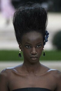 detail-defile-chanel-printemps-ete-2019-paris-detail-46.thumb.jpg.6804afea6010429f4df31984b400266b.jpg