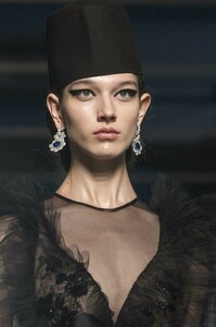 detail-defile-giambattista-valli-printemps-ete-2019-paris-detail-95.thumb.jpg.9b7d32dd7e26b7447085e6213766c8e5.jpg