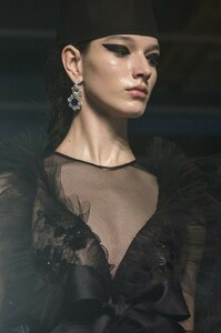 detail-defile-giambattista-valli-printemps-ete-2019-paris-detail-97.thumb.jpg.0056f4aaa1aff398d1d3de8a60a3a68f.jpg