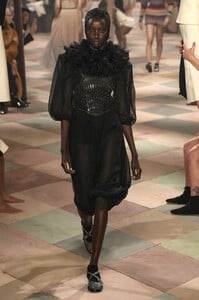 dior-couture-spring-2019-paris-fashion-week-pfw-021(1).thumb.jpg.382e5f9584afdf239accaa1819498d29.jpg