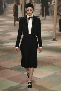 dior-couture-spring-2019-paris-fashion-week-pfw-052(1).thumb.jpg.43ad23bca1292d71a411a43408c52f15.jpg