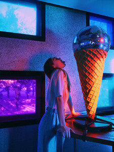 disco-ice-cream.thumb.jpg.4c69d421afbebfea613124d684c45368.jpg