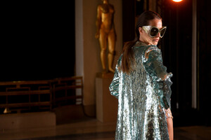 elie-saab-hc-bks-m-rs19-3926.thumb.jpg.a254315e2e8006e5288a966185092496.jpg