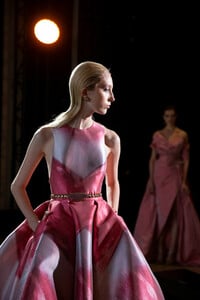 elie-saab-hc-bks-m-rs19-3991.thumb.jpg.44132ba5a38231b1e1dde3e30b08b941.jpg