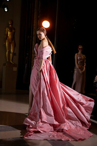 elie-saab-hc-bks-m-rs19-4002.thumb.jpg.b44965b32cd90ed39447faf1d0ab6402.jpg