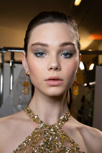 elie-saab-hc-bks-m-rs19-4043.thumb.jpg.0a92845544770f09f0f329b7007d1c49.jpg
