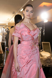 elie-saab-hc-bks-m-rs19-4074.thumb.jpg.0c0d4b8a6cb6aa9c8cf5d4febeaf576c.jpg