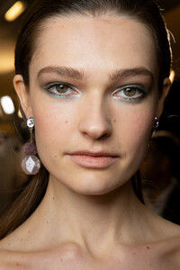 elie-saab-hc-bks-m-rs19-4078.thumb.jpg.c90353c931c2d7054bdbbfb2092dc14c.jpg