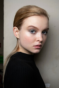 elie-saab-hc-bks-m-rs19-4113.thumb.jpg.60bd5fa0dccfe9726672eadb1a7233ad.jpg