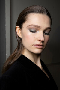elie-saab-hc-bks-m-rs19-4143.thumb.jpg.e4878a9d6138f7daeef0231fa9a4bb15.jpg