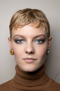 elie-saab-hc-bks-m-rs19-4177.thumb.jpg.ee7361d7f8ef8dfd7fca6992ccb93c28.jpg