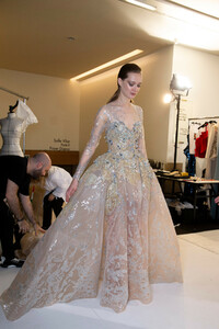 elie-saab-hc-bks-m-rs19-4203.thumb.jpg.f23eb1fd94946e6e01d33d11d1a65310.jpg