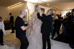 elie-saab-hc-bks-m-rs19-4215.thumb.jpg.c5a2f29010b153d6c41ec257df666138.jpg