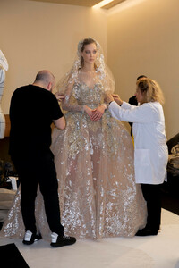 elie-saab-hc-bks-m-rs19-4236.thumb.jpg.a579c89c709f3a8d0fcef194fea03c10.jpg