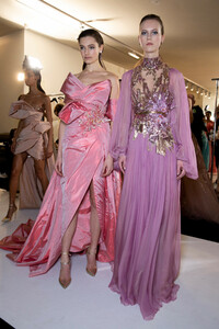 elie-saab-hc-bks-m-rs19-4252.thumb.jpg.2fc0d091265f3e2c84e3b823387c2bb1.jpg