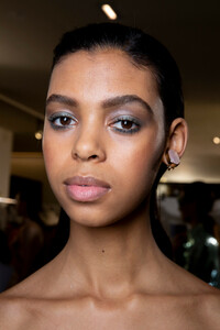 elie-saab-hc-bks-m-rs19-4272.thumb.jpg.f4feb2bfb91987c98071b8e1c19f67ee.jpg