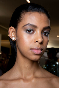 elie-saab-hc-bks-m-rs19-4274.thumb.jpg.2f58100fdd53339531688cd565ea007c.jpg