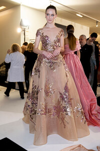 elie-saab-hc-bks-m-rs19-4277.thumb.jpg.1bbc93960cc59cc4cffb71ebe8108b64.jpg