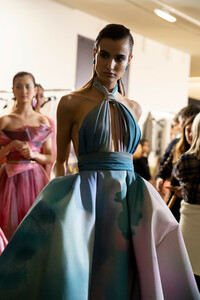 elie-saab-hc-bks-m-rs19-4334.thumb.jpg.449eee123faa8fea00f8cf907fa25141.jpg