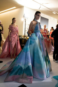 elie-saab-hc-bks-m-rs19-4339.thumb.jpg.816a3e5ce80da5be423b1e1d768c60bf.jpg