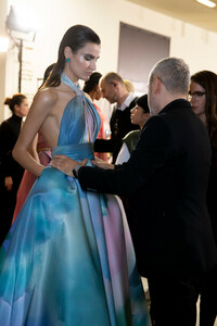elie-saab-hc-bks-m-rs19-4343.thumb.jpg.43546b0be1012ce1ce53ca653e985b35.jpg