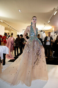 elie-saab-hc-bks-m-rs19-4378.thumb.jpg.e119d17b787e0f39c38c8d775efc6fe7.jpg
