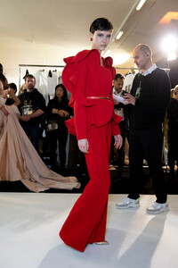 elie-saab-hc-bks-m-rs19-4400.thumb.jpg.f228aebd995f849e90f3d2048ed7c67f.jpg