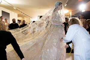 elie-saab-hc-bks-m-rs19-4501.thumb.jpg.5566d8accfc6607ad2e306db4e18661b.jpg