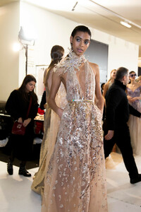 elie-saab-hc-bks-m-rs19-4517.thumb.jpg.7a3fe6f5f067fc56b6ca8033881fd1b1.jpg