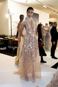 elie-saab-hc-bks-m-rs19-4520.thumb.jpg.be9034df262c4e662d3b141b51332e77.jpg